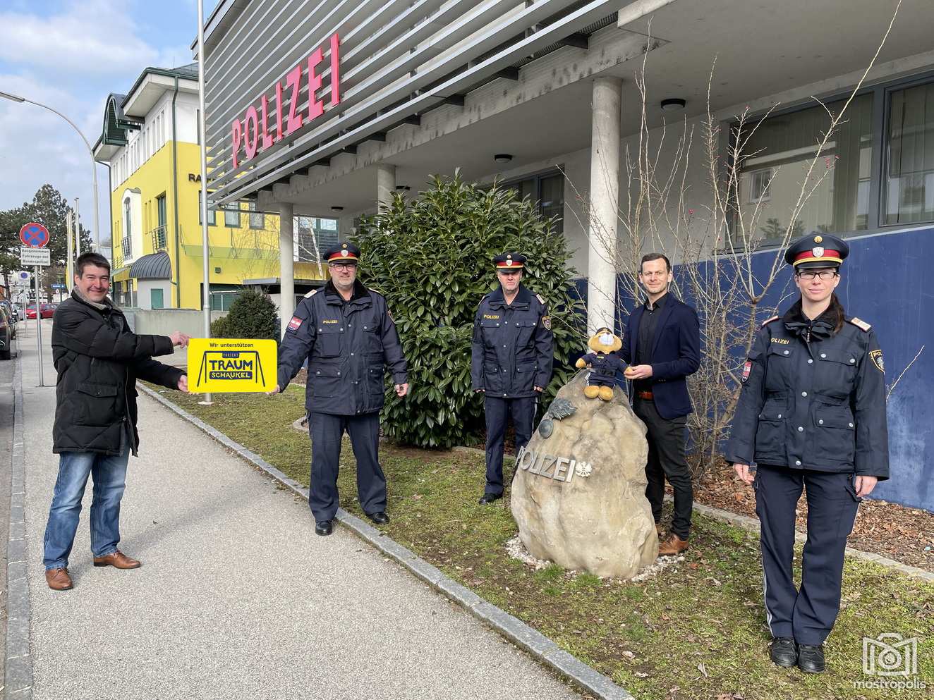 A Polizeispende-Traumschaukel