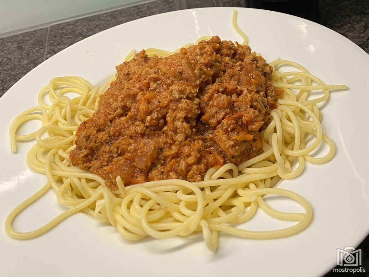 Pasta Asciutta mit Ragù Bolognese - Mostropolis