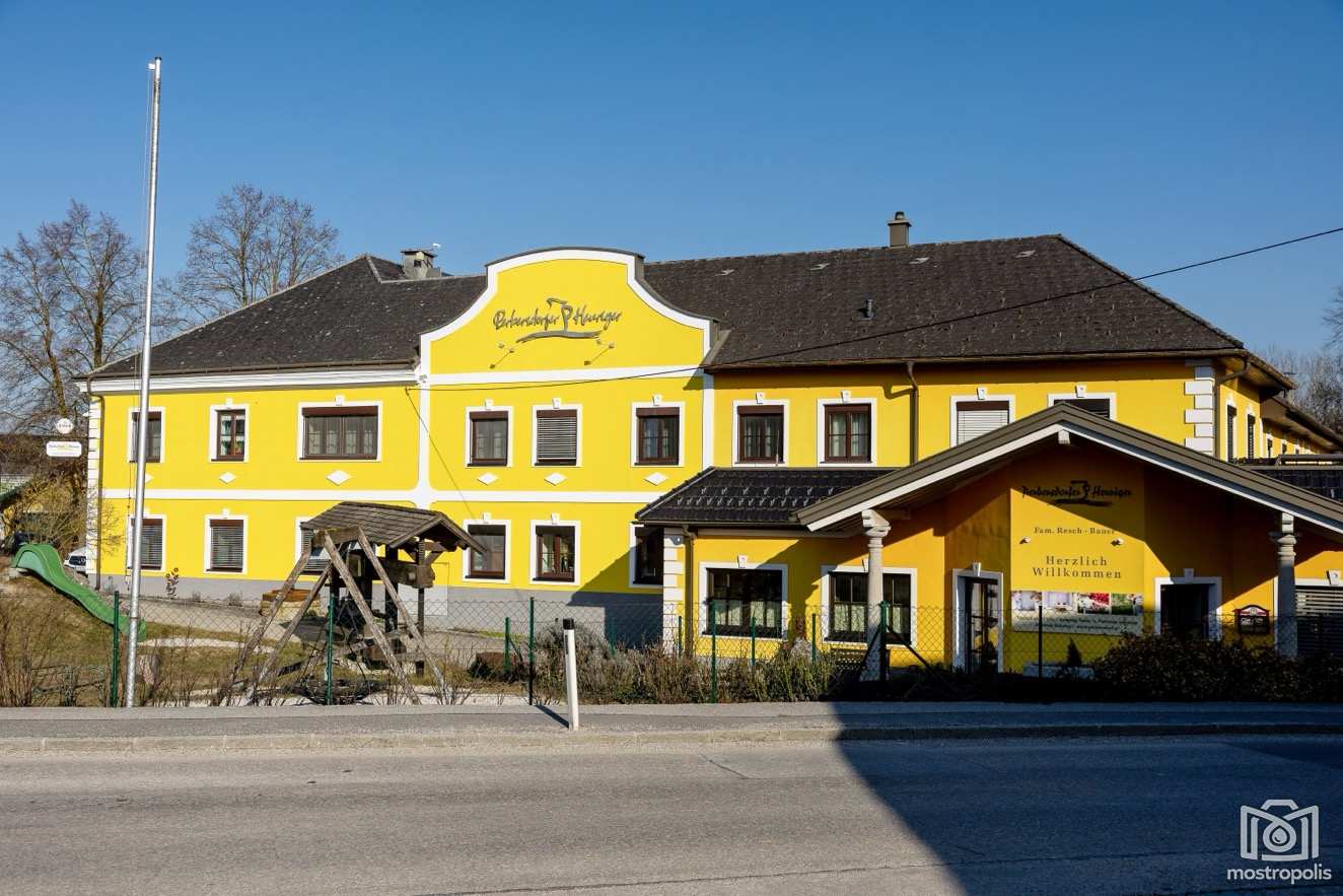 Perbersdorfer Heuriger 70er Schurli 002.jpg