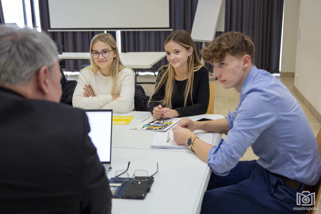hak Amst ideas 4 business 004.jpg
