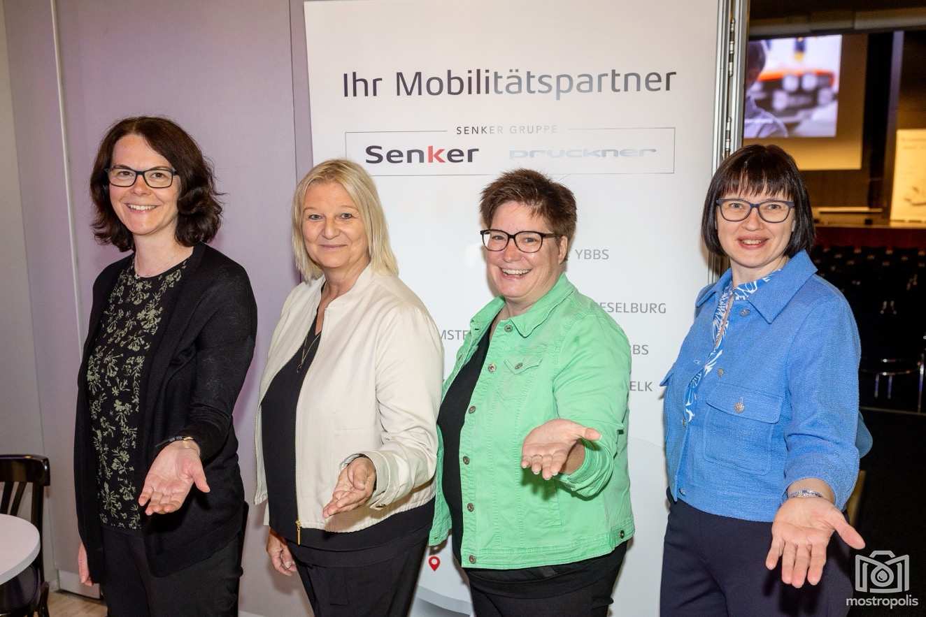 75-J Senker Gruppe 005.jpg