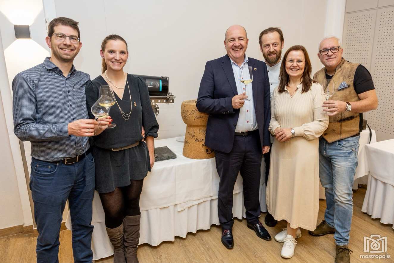 Weinwoelfe - Babenbergerhof PAX 001.jpg