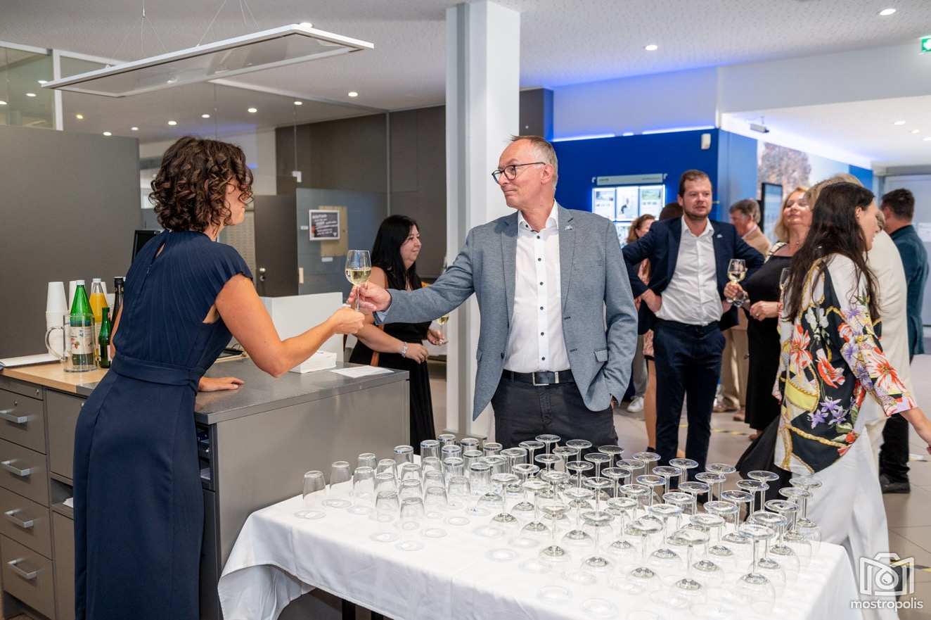 Volksbank Weinbrenner-Hypocrite 005.jpg