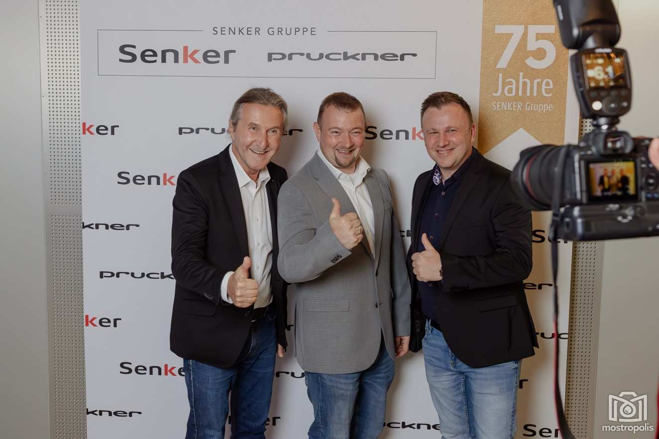 75-J Senker Gruppe - Fotowand 002.jpg