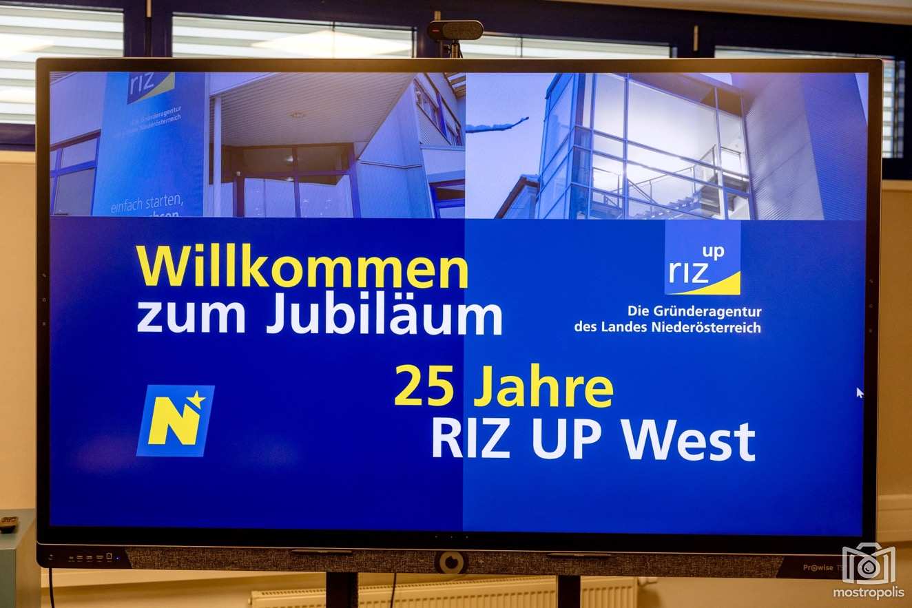 20-J RIZ UP WEST 002.jpg