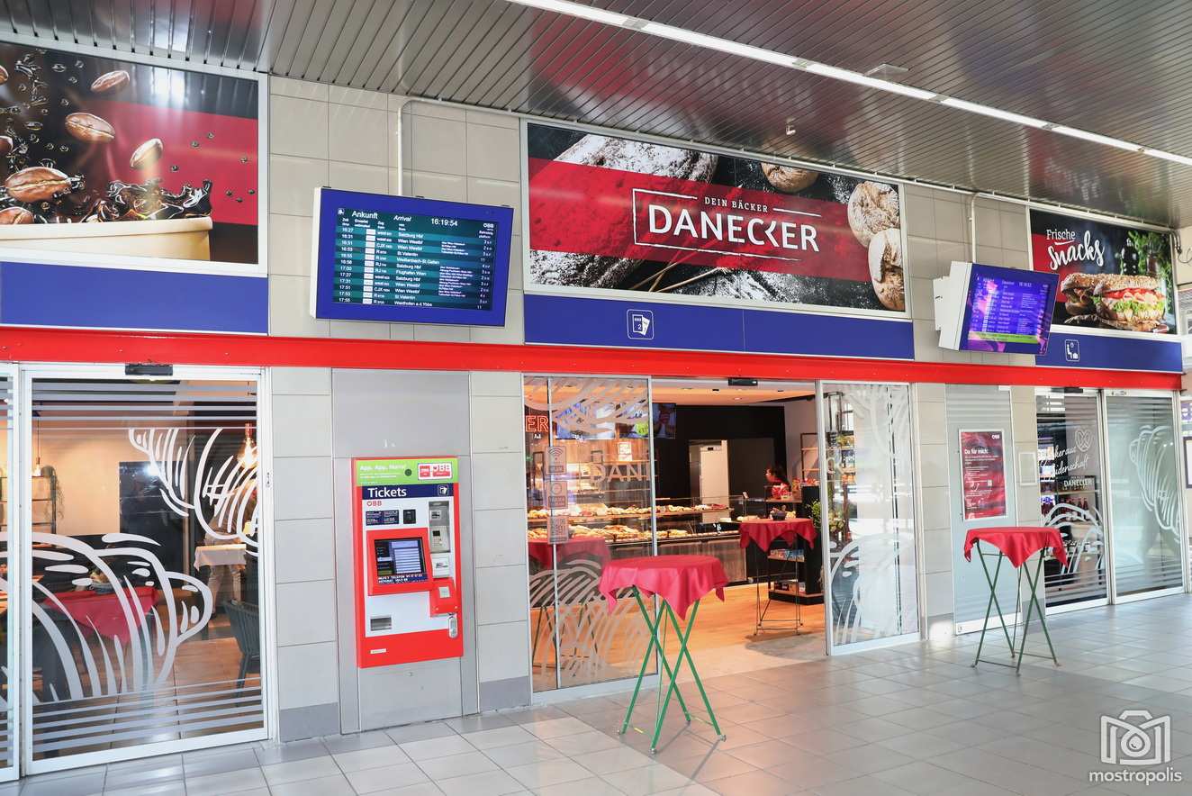 Danecker-am-Bahnhof_Amstetten_002.JPG