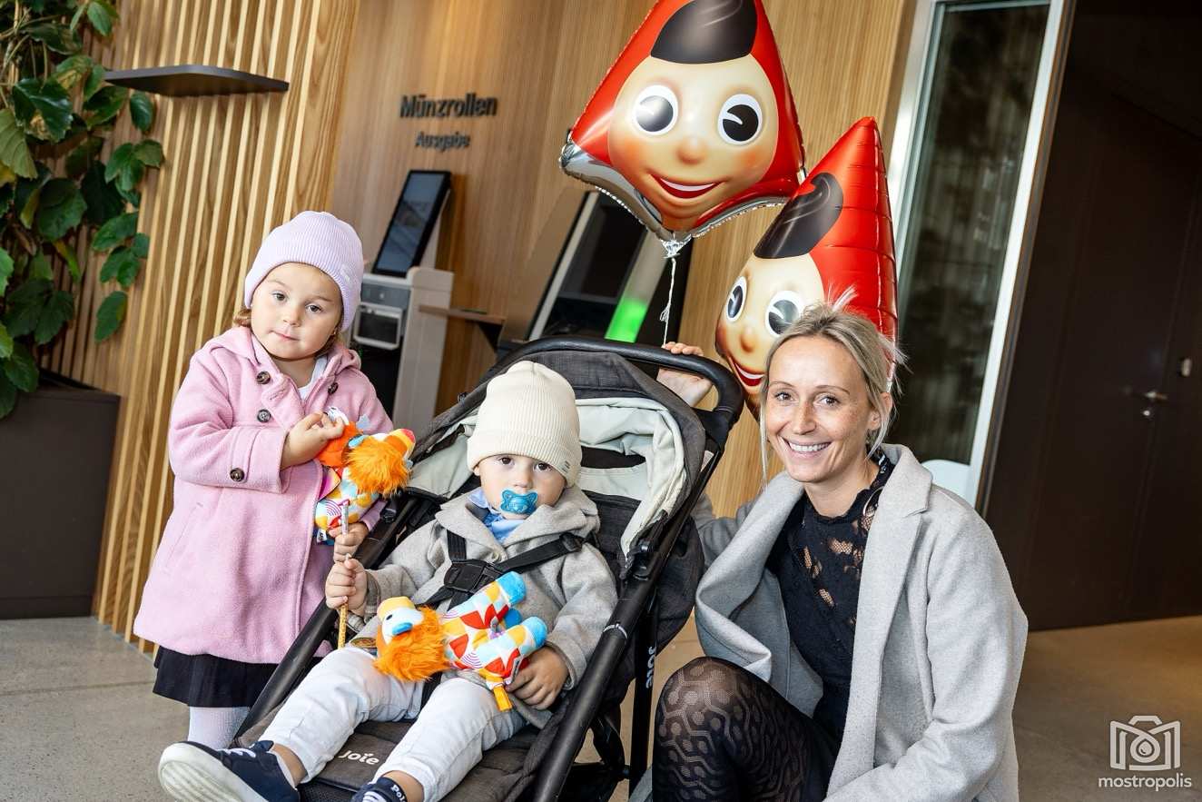 Weltspartag in der Sparkasse 004.jpg