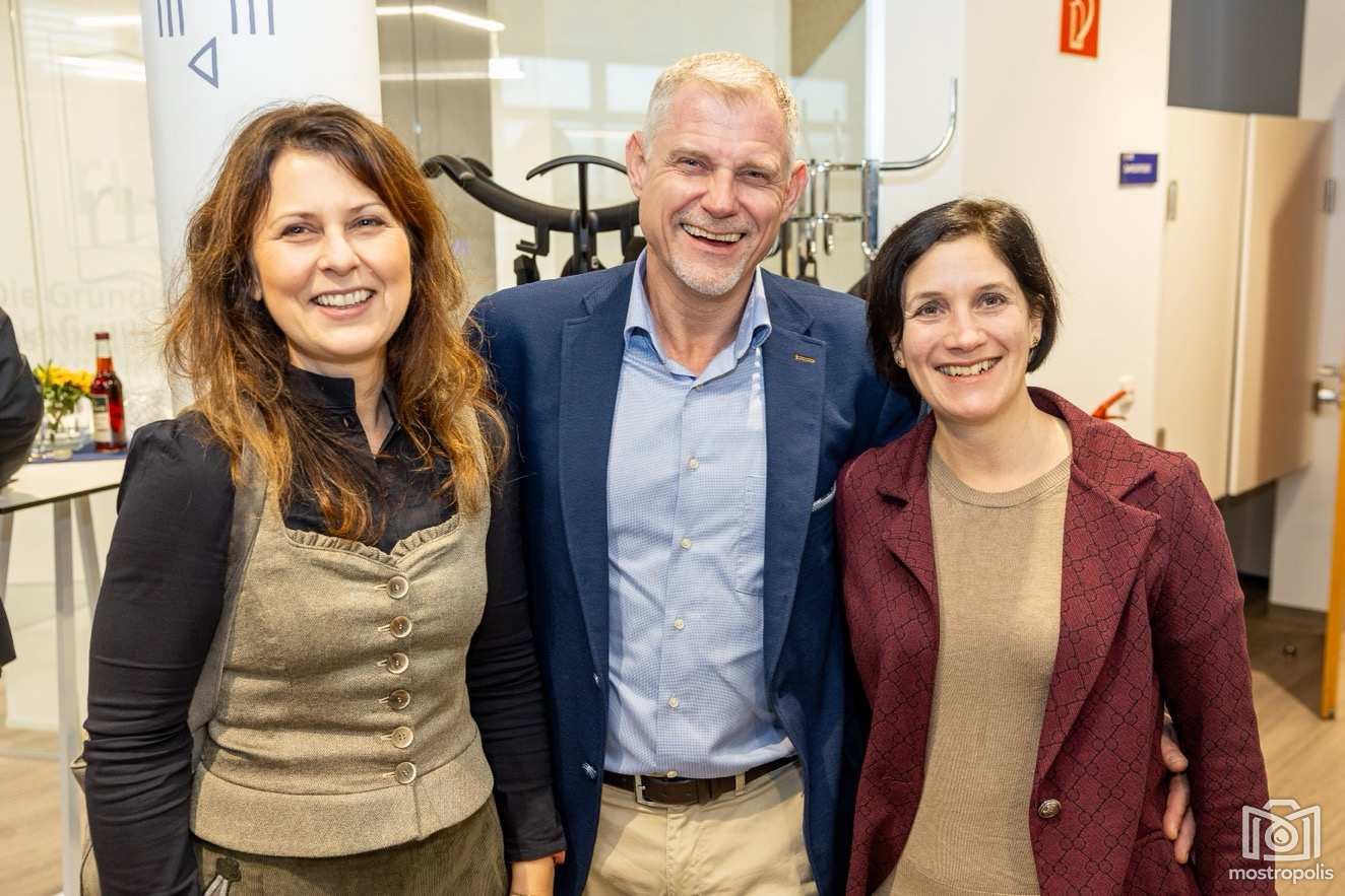 20-J RIZ UP WEST 004.jpg