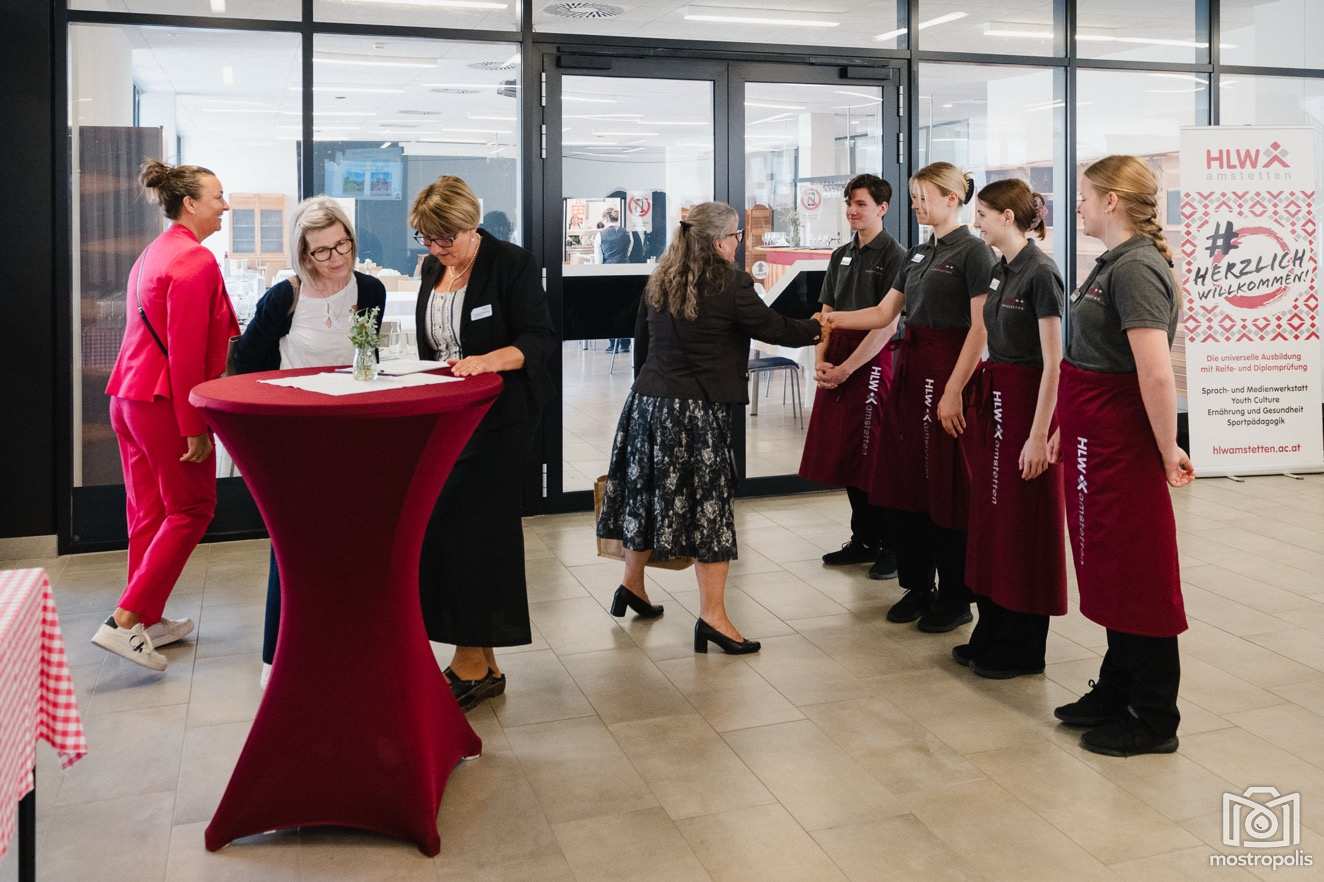 HLW Amstetten 2025 - Pruefungsessen 005.jpg