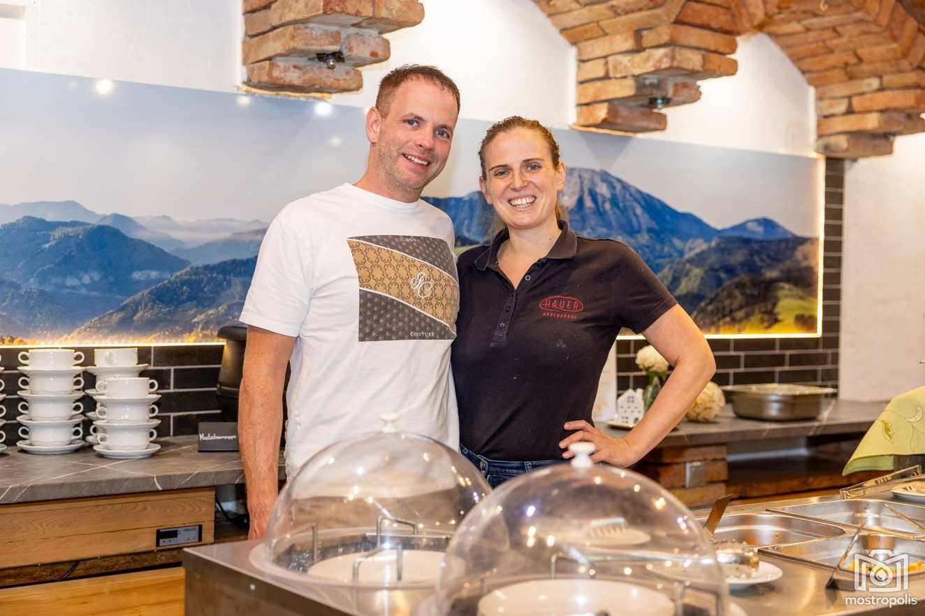 Hauer-Hof Buffet 001.jpg