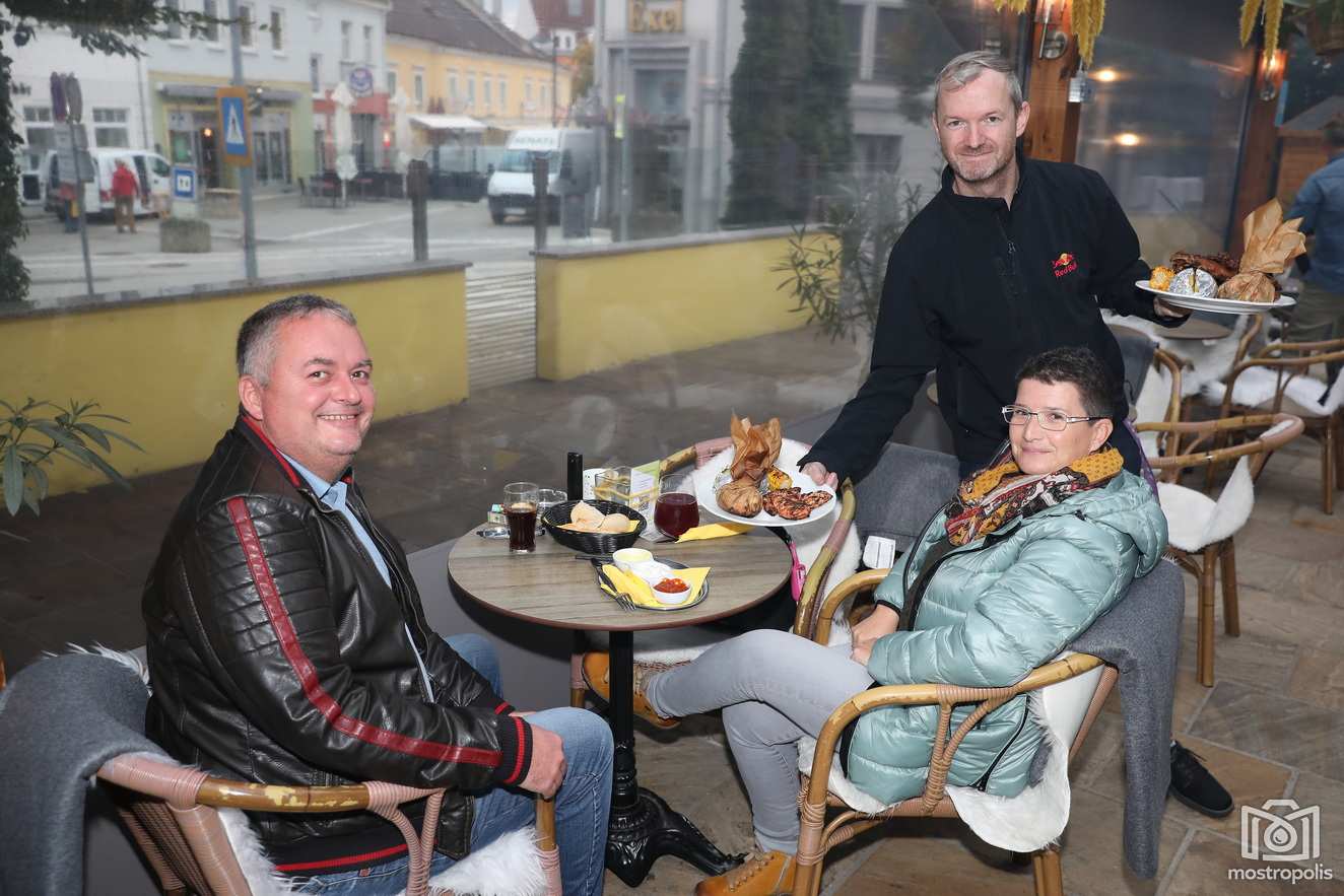 yellow-Amstetten_grill-chill_Winterkarte_001.JPG