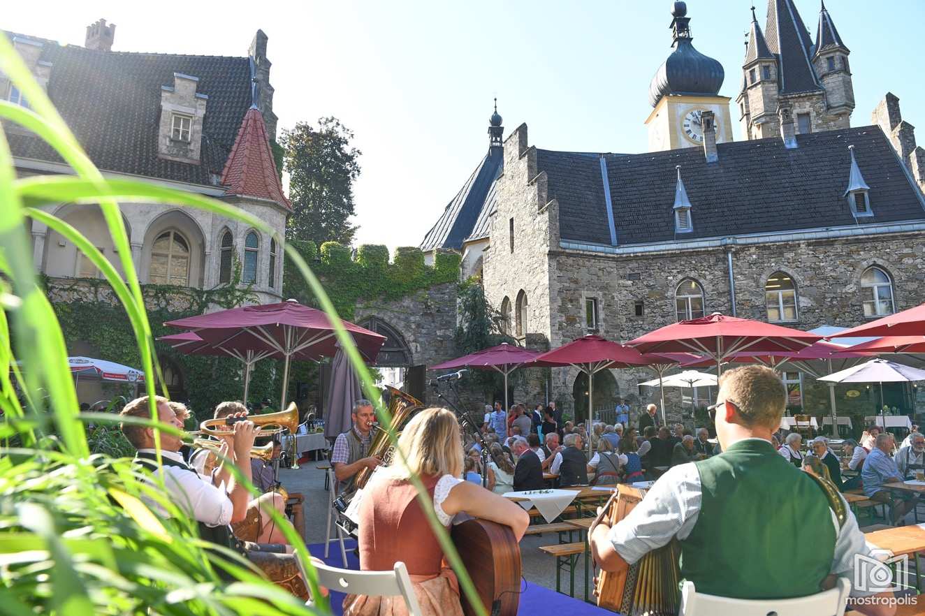 Dirndlgwandsonntag 2023 WY - Freiwild 005.jpg