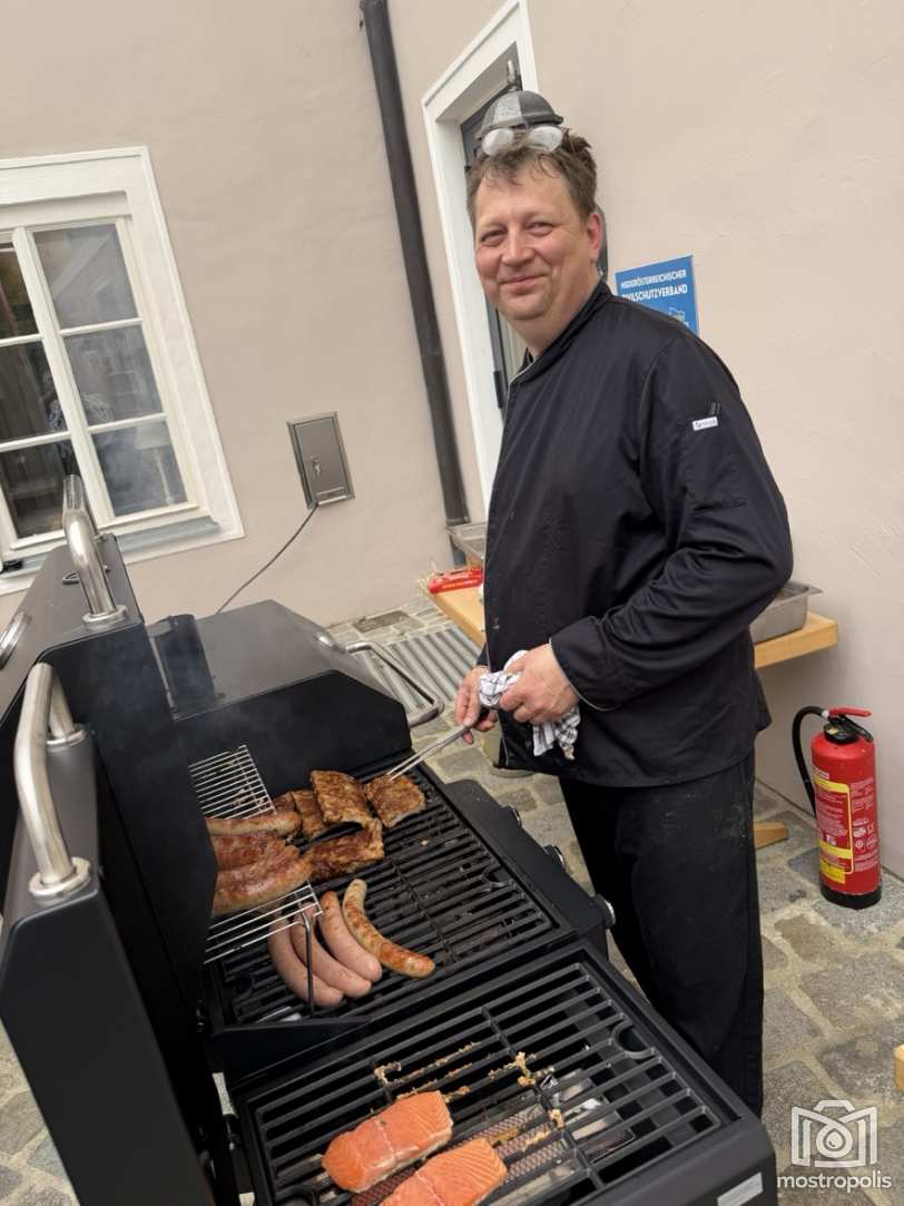 Public Viewing - Grillbuffet Schloss Hotel Zeillern 004.jpg