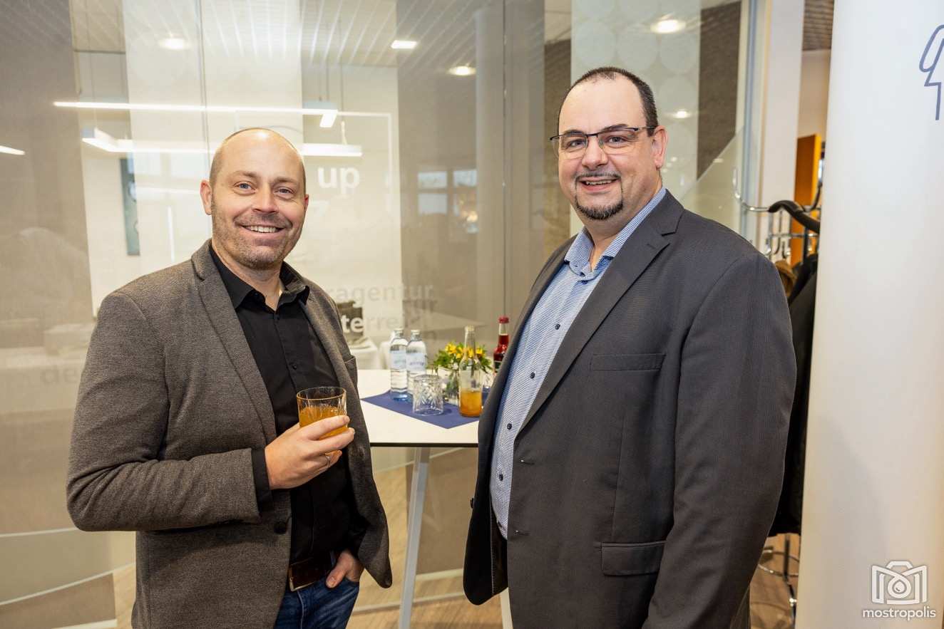 20-J RIZ UP WEST 005.jpg