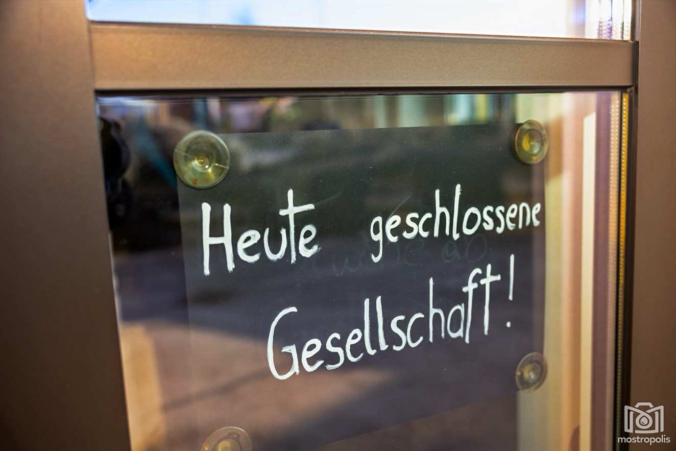 Perbersdorfer Heuriger 70er Schurli 004.jpg