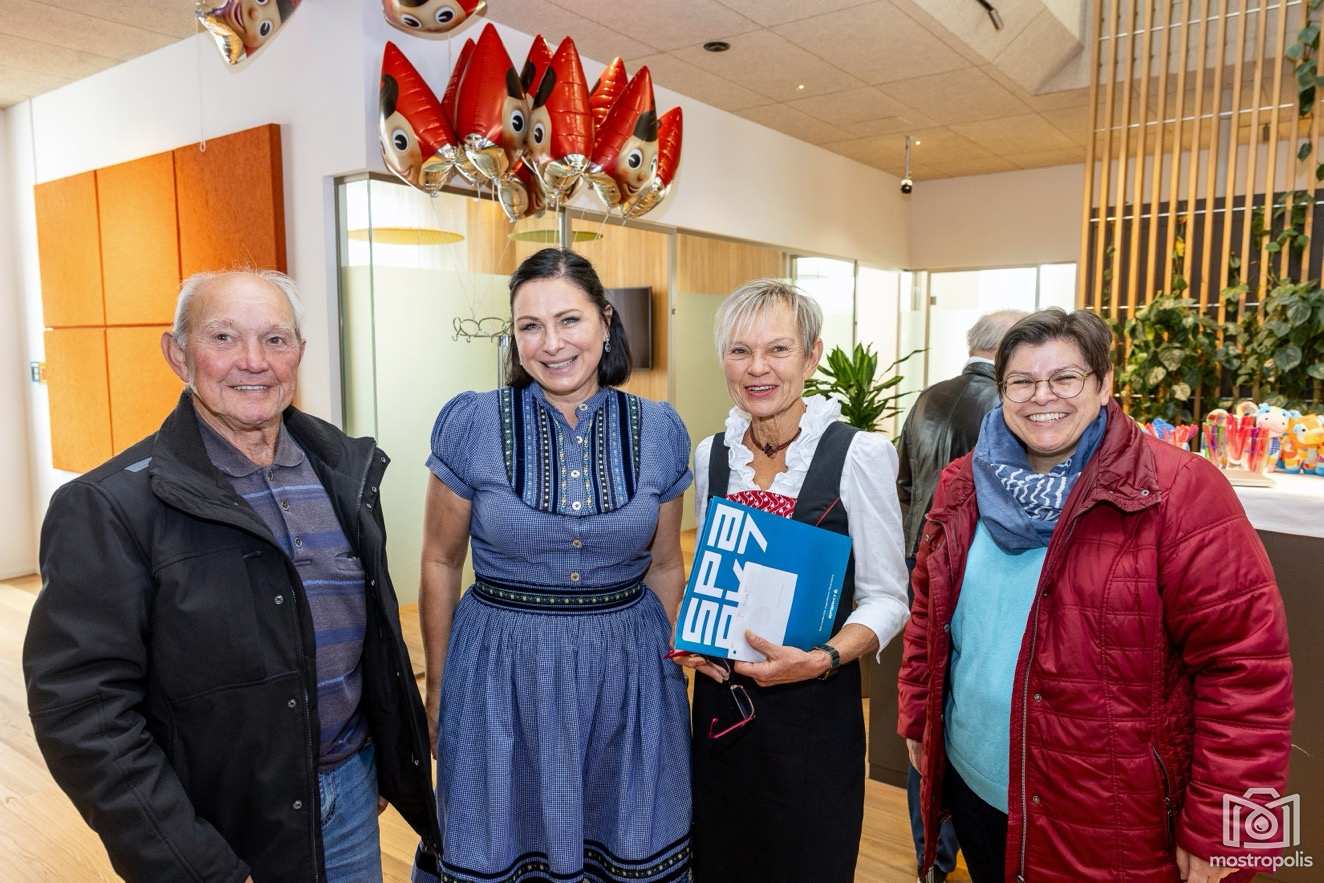 Weltspartag in der Sparkasse 005.jpg