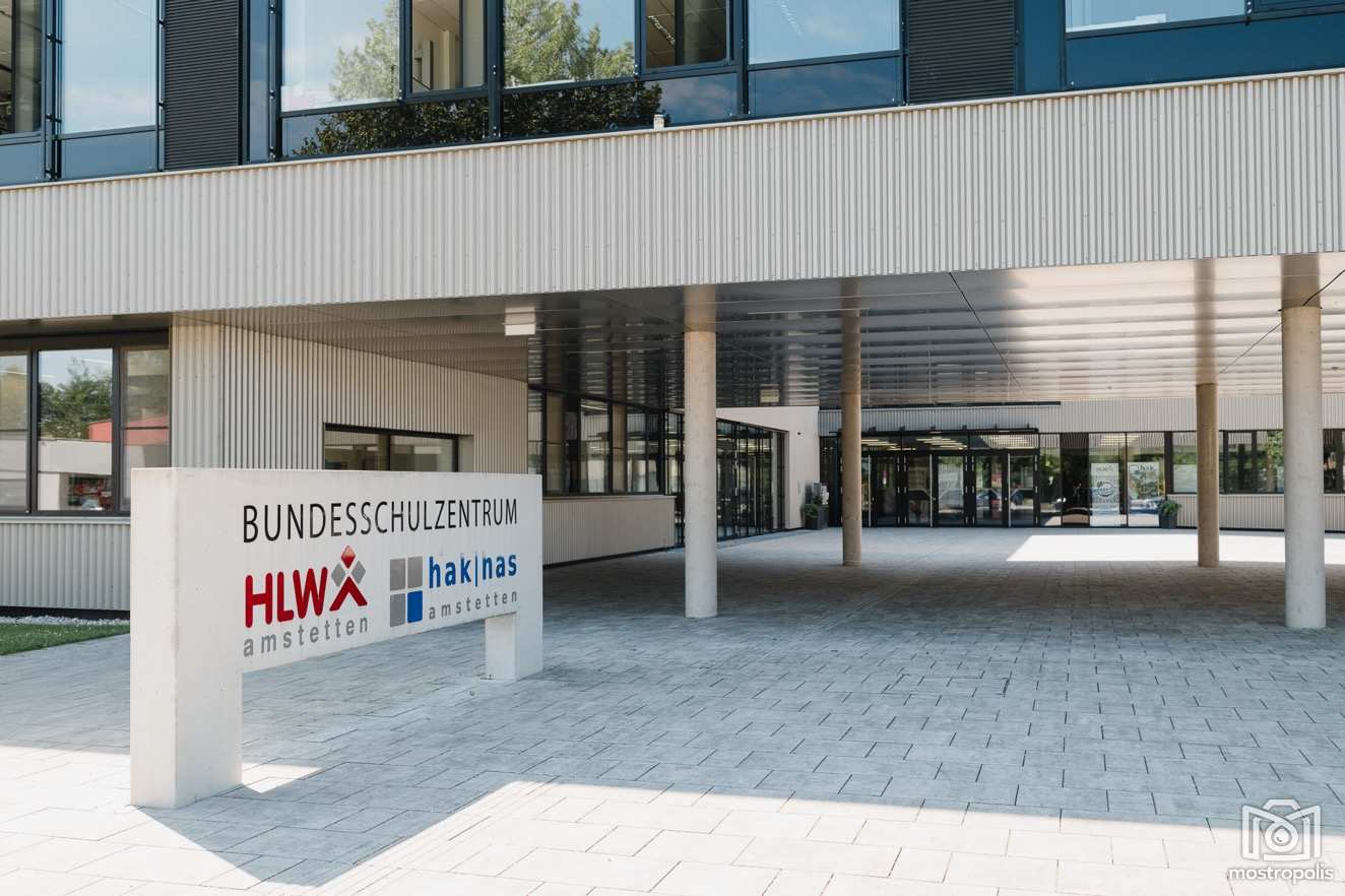 HLW Amstetten 2025 - Pruefungsessen 002.jpg