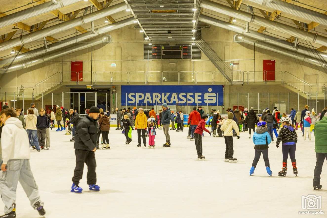 SPOe Amst Familien-Eislaufen 25 -004.jpg
